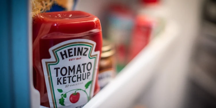 A Kraft Heinz está considerando a cisão de sua divisão de alimentos, que está avaliada em até R$ 20 bilhões