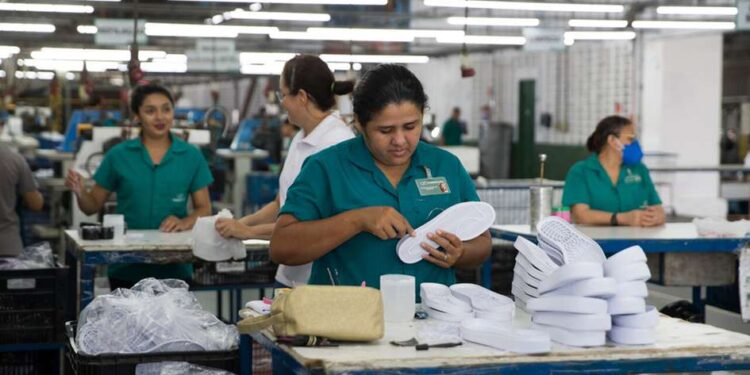 O Ceará encerrou o semestre com um aumento de 6,3% nos postos de trabalho no setor calçadista
