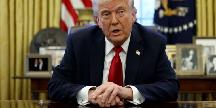 O progresso da energia limpa nos Estados Unidos perde impulso após a redução de subsídios por Trump
