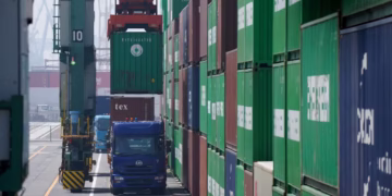 O Nordeste pode enfrentar uma perda anual de R$ 16 bilhões devido a uma tarifa de 50% sobre o Brasil, sendo o Ceará um dos estados mais impactados
