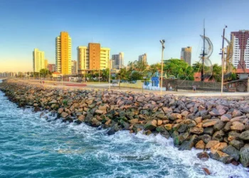 No primeiro semestre de 2025, Fortaleza recebeu 2,1 milhões de visitantes e arrecadou R$ 13 bilhões