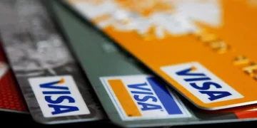 Visa se destaca em lucro e vendas, impulsionada pela resistência nos gastos dos consumidores