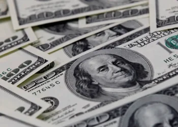 Em um dia de baixa liquidez e com notícias sobre o impasse entre Brasil e EUA, o dólar sobe para R$ 5,44