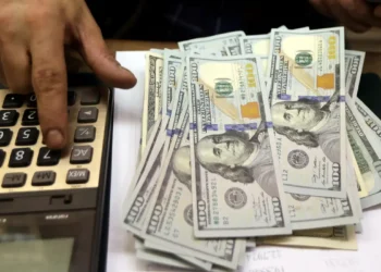 Após a divulgação dos dados de inflação dos EUA, o dólar caiu para R$ 5,38, seu menor valor em mais de um ano