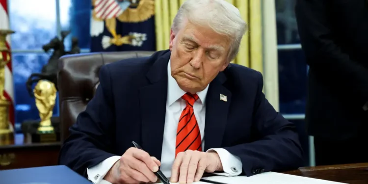 Trump afirma que a Intel concordou com um acordo que permitirá aos EUA possuírem 10% da empresa