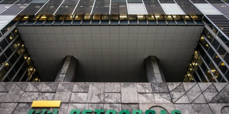 Retornando ao mercado de etanol: Petrobras considera investir na Raízen