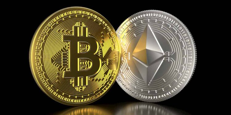 Bitcoin (BTC) perde valor e registra queda; Ethereum (ETH) apresenta alta e se aproxima de recorde