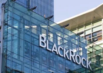 BlackRock alcança marco histórico com US$ 12,5 trilhões em ativos administrados