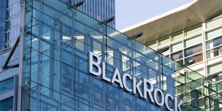 BlackRock alcança marco histórico com US$ 12,5 trilhões em ativos administrados