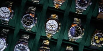Em tempos incertos, relógios usados da Rolex e Patek Philippe lideram retomada do mercado de luxo