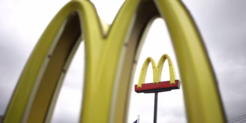 Após um aumento nas franquias, o McDonald’s diminuirá os preços dos combos nos Estados Unidos