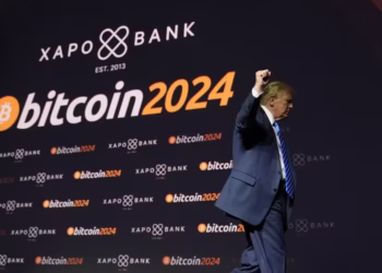 Trump Permite Inclusão de Criptomoedas em Planos de Pensão