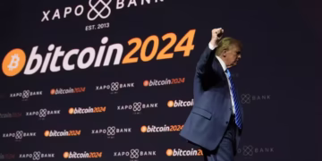Trump Permite Inclusão de Criptomoedas em Planos de Pensão