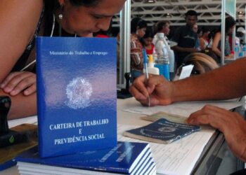 A taxa de desemprego no Ceará caiu para 6,6%, porém a informalidade ainda afeta mais da metade da população trabalhadora