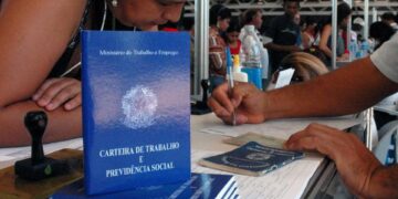 A taxa de desemprego no Ceará caiu para 6,6%, porém a informalidade ainda afeta mais da metade da população trabalhadora