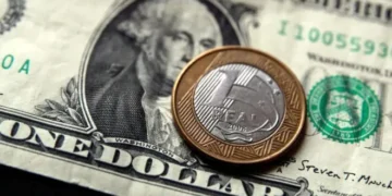 Após a decisão de Dino, o dólar atinge R$ 5,50 e a bolsa registra uma queda de 2,1%