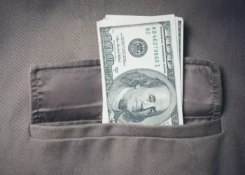 A alta do dólar em julho reacende a busca pela moeda