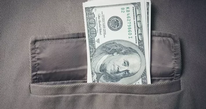 A alta do dólar em julho reacende a busca pela moeda