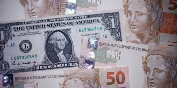 Dólar encerra a semana em baixa, com cotação abaixo de R$ 5,40; Ibovespa registra leve valorização no mesmo período