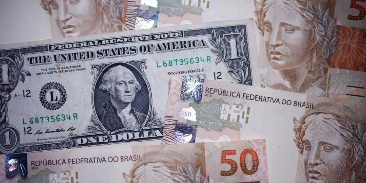 Dólar encerra a semana em baixa, com cotação abaixo de R$ 5,40; Ibovespa registra leve valorização no mesmo período