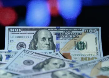 Dólar fecha dia estável a R$ 5,32 com Ptax e possibilidade de ‘shutdown’; no mês, registra queda de 3,3%