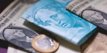 Hoje, o dólar cai para R$ 5,40 com apoio externo, enquanto o mercado acompanha o STF