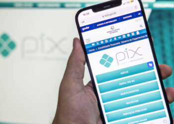 PIX Parcelado oferece mais opções de crédito, mas com altos custos e risco de inadimplência; saiba mais
