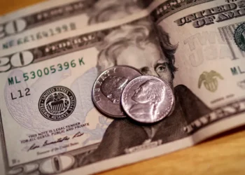 O dólar encerra o ano de 2025 com uma leve redução, passando de R$ 5,50 para R$ 5,48