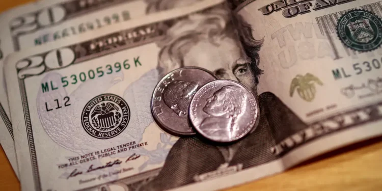 O dólar encerra o ano de 2025 com uma leve redução, passando de R$ 5,50 para R$ 5,48