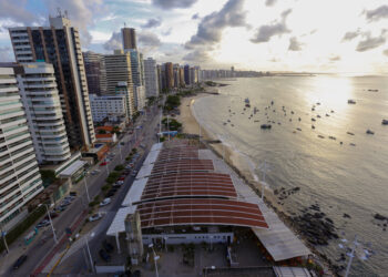 O setor de serviços cresce 2,94%, e o turismo garante 13,7 mil novas vagas de trabalho no Ceará