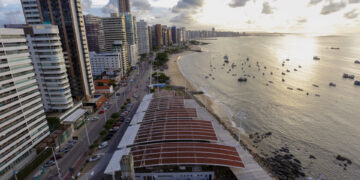 O setor de serviços cresce 2,94%, e o turismo garante 13,7 mil novas vagas de trabalho no Ceará