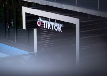 Após acordo, Trump prorroga prazo para desligamento do TikTok