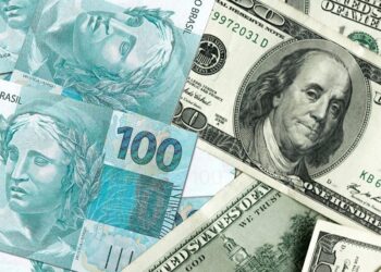 Em um dia sem compromissos na agenda e com julgamento em vista, o dólar encerra o dia estável, cotado a R$ 5,41