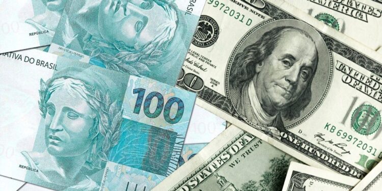Em um dia sem compromissos na agenda e com julgamento em vista, o dólar encerra o dia estável, cotado a R$ 5,41