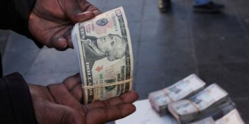 Após uma “ótima química” entre Trump e Lula, o dólar caiu para seu menor nível em 15 meses