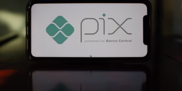 Após desvios de milhões, BC prioriza ações contra fraudes e adia lançamento do Pix parcelado