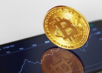 Com indícios de redução das taxas de juros nos Estados Unidos, o Bitcoin está se aproximando da marca de US$ 120 mil