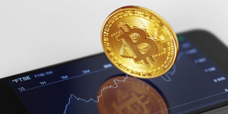 Com indícios de redução das taxas de juros nos Estados Unidos, o Bitcoin está se aproximando da marca de US$ 120 mil