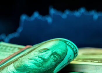 Na véspera da decisão sobre juros nos Estados Unidos, o dólar encerra o dia cotado a R$ 5,29, o menor nível em mais de um ano