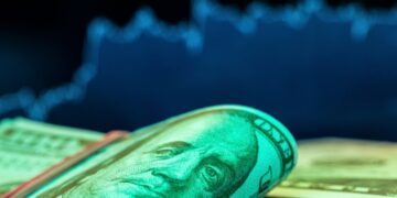 Na véspera da decisão sobre juros nos Estados Unidos, o dólar encerra o dia cotado a R$ 5,29, o menor nível em mais de um ano