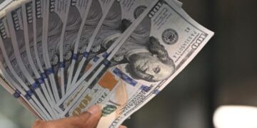 Dólar recua para R$ 5,45, em meio ao julgamento de Bolsonaro e após divulgação de dados de emprego nos EUA
