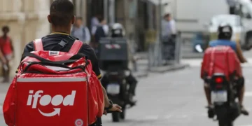 Uber e iFood: parceria experimental reaviva discussão sobre trabalho em plataformas