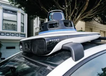Proprietária do Google lança serviço de robô-taxi para empresas nos Estados Unidos