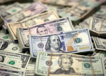 Apesar do IOF e da “tarifa zero” no transporte, dólar cai e Bolsa sobe