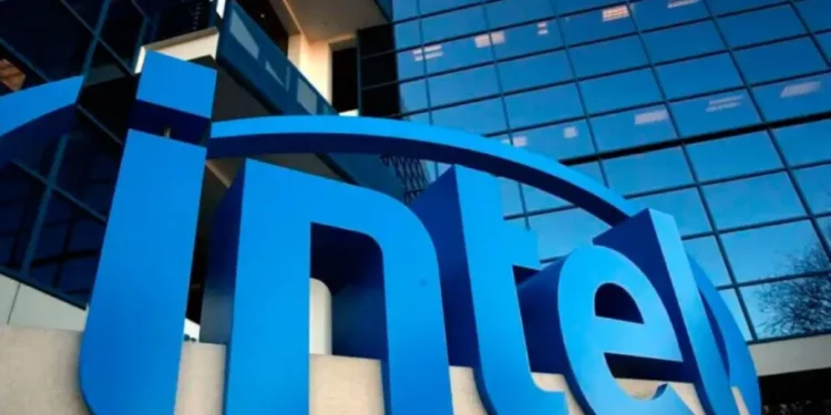 No terceiro trimestre de 2025, a Intel obteve um lucro de US$ 4 bilhões, com um aumento de 3% na receita