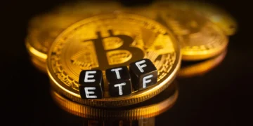 A BlackRock continua concentrada em Bitcoin e Ethereum, adotando cautela antes de se expandir para outros ETFs de criptomoedas