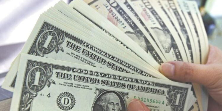 Mercados internacionais em alerta: Ibovespa recua e dólar aumenta diante das incertezas