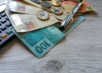 AAZQ11: Fiagro anuncia pagamento de proventos com yield de 1,44%; confira