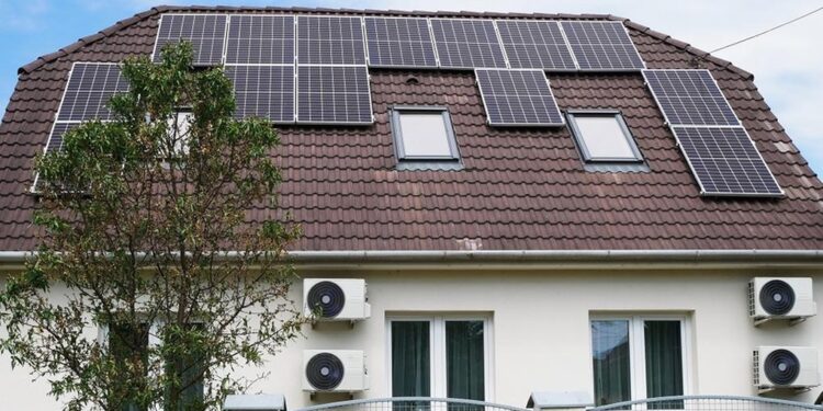 Ceará conquista frente de proteção para pequenos geradores de energia solar