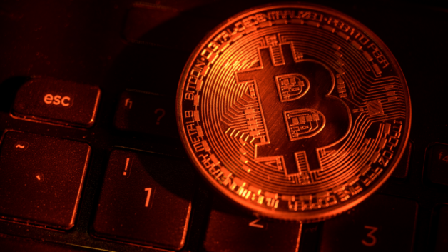 Bitcoin (BTC) alcança máxima de US$ 126 mil: ainda vale a pena comprar?
